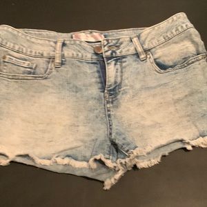 No boundaries cutoff shorts